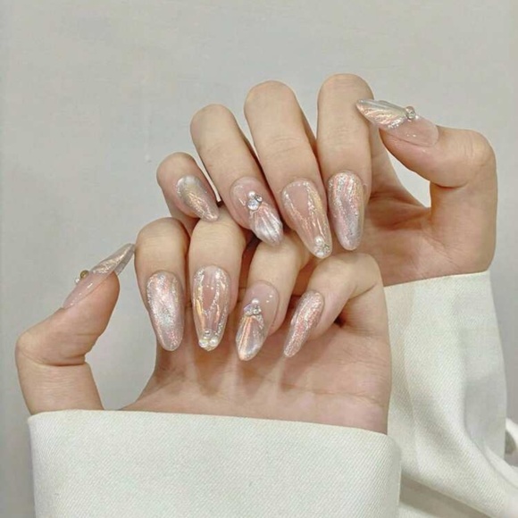 Cute Kawaii Shimmery Cat Eye Shell Sculpted Press On Nail Set - Picture 2 of 5